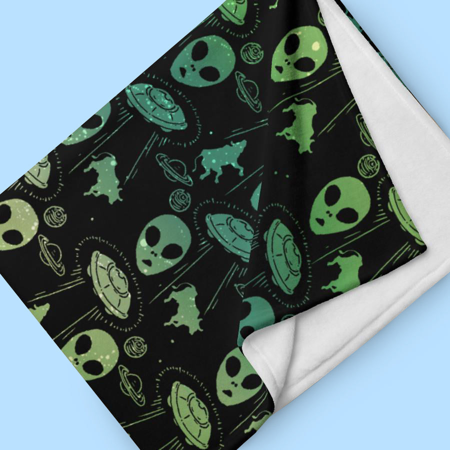 UFOs and Aliens Throw Blanket